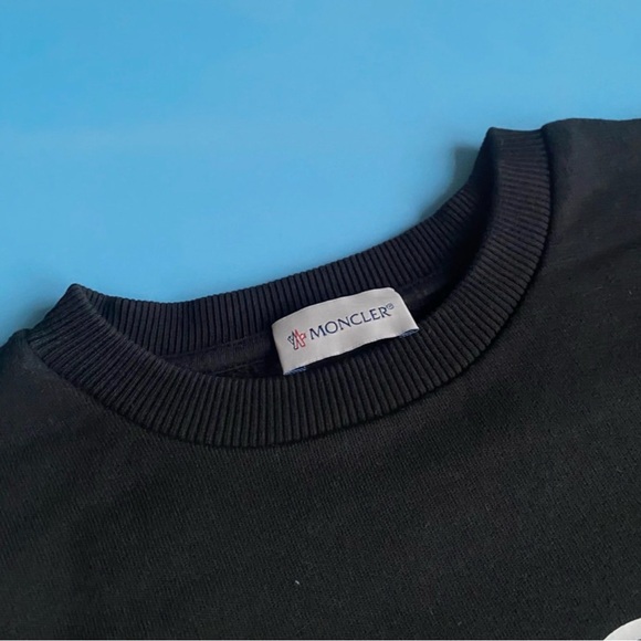 100% Authentic Moncler Logo Crewneck Sweatshirt | Luxury - Picture 3 of 5